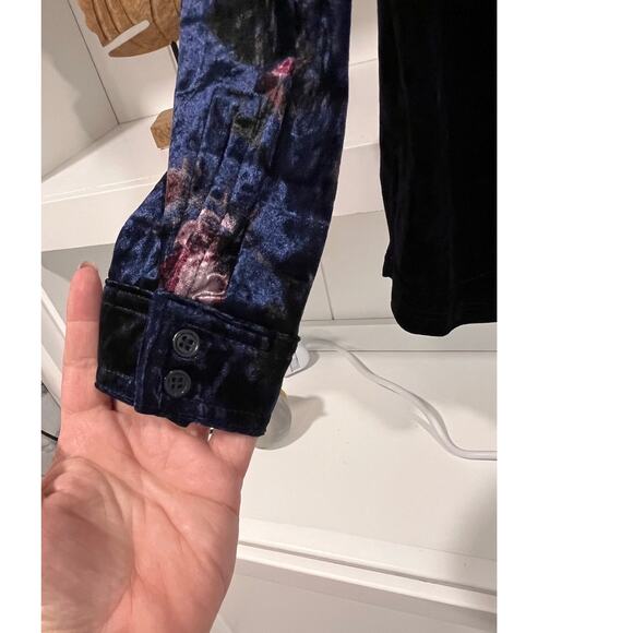 Belle by Kim Gravel Crushed Velvet Floral Button-Up Top – Size Large - Picture 5 of 10